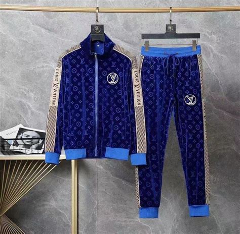 tuta vuitton